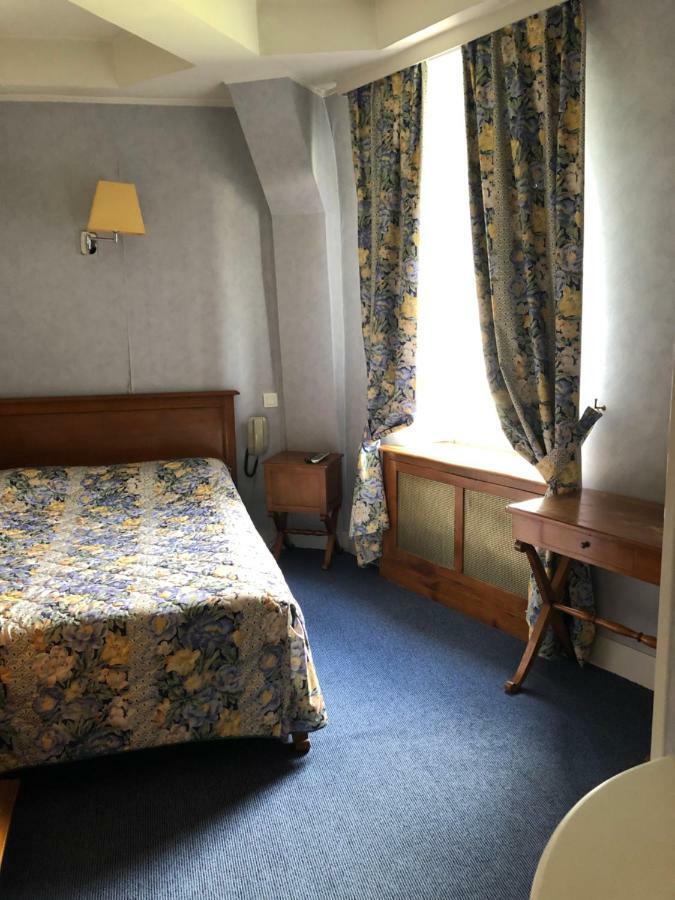 Hotel Le Cabouillet LʼIsle-Adam Esterno foto