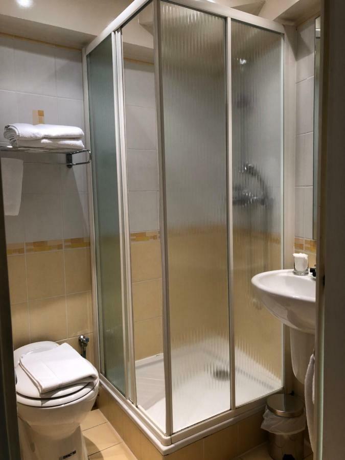 Hotel Le Cabouillet LʼIsle-Adam Esterno foto